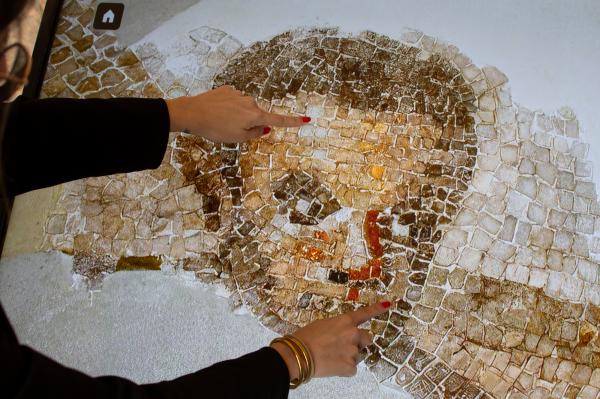 Centcelles estrena una pantalla interactiva per explorar el model 3D del mosaic de la cúpula